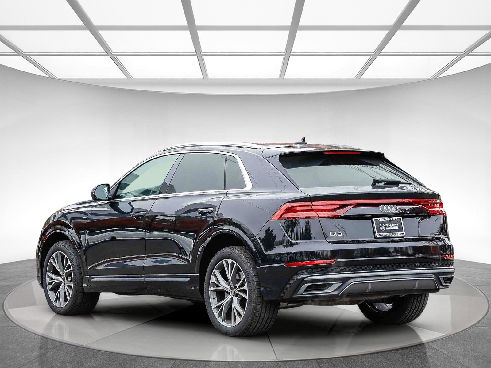 Used 2023 Audi Q8 Premium Plus w/ Premium Plus Package image 2