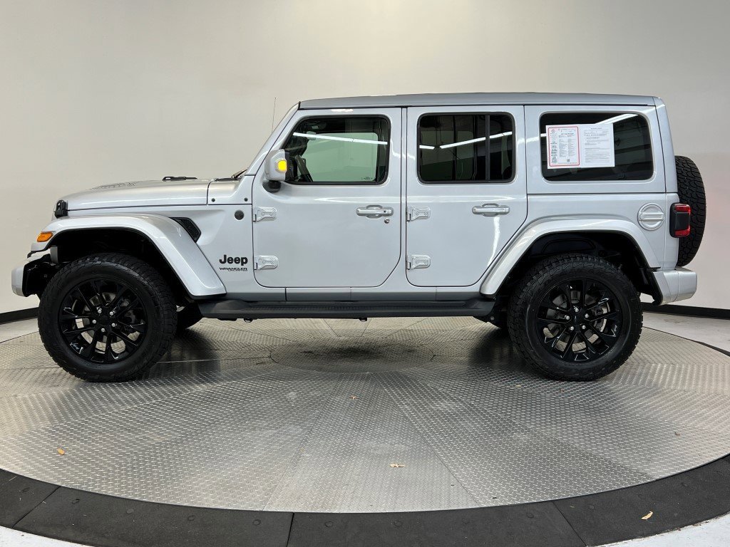 Used 2022 Jeep Wrangler Unlimited Sahara image 4