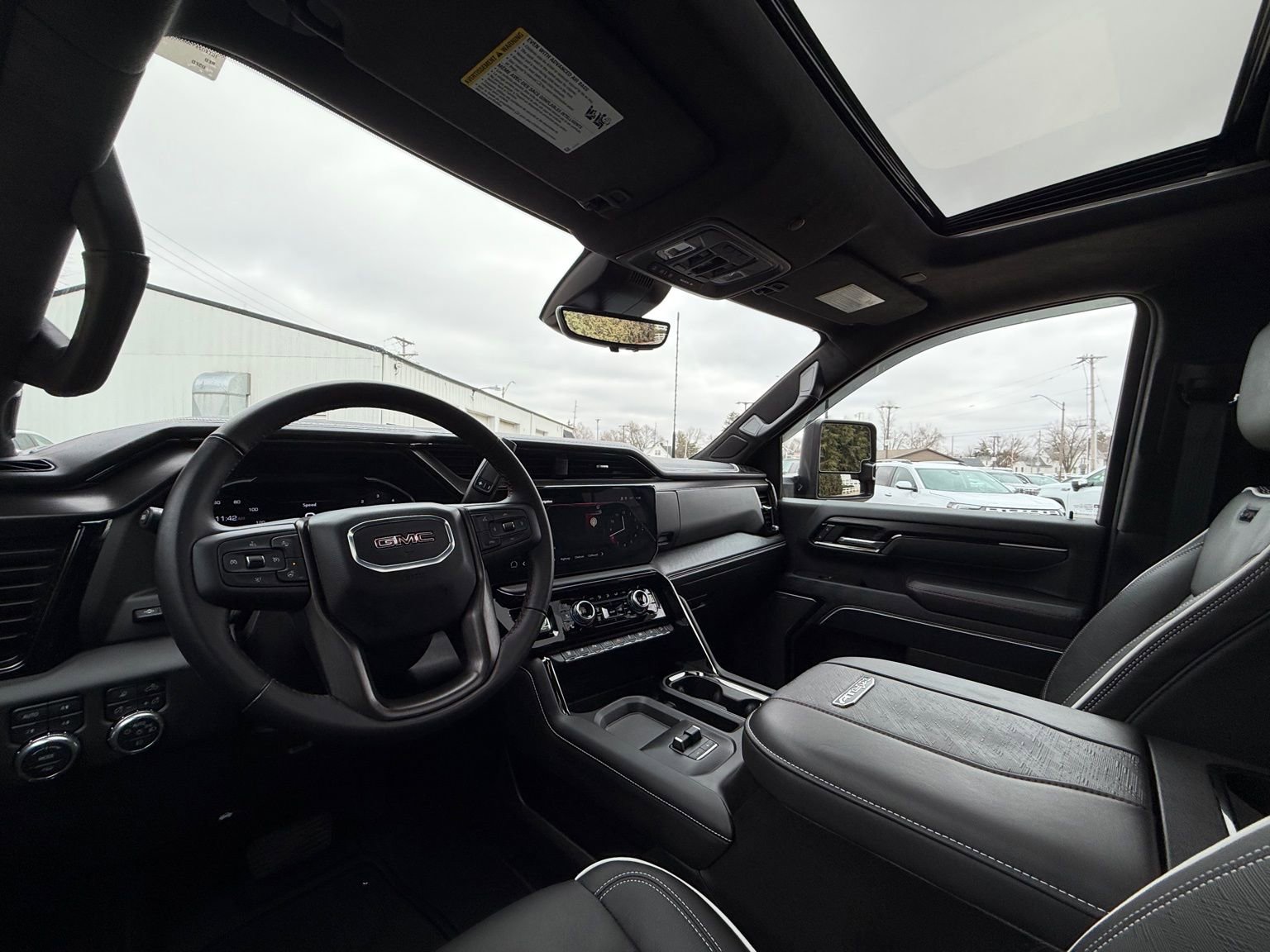 Used 2025 GMC Sierra 2500 AT4X image 17