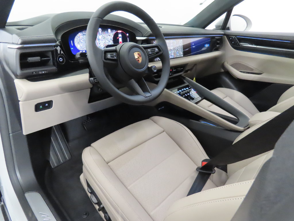 New 2026 Porsche Macan Electric RWD image 4