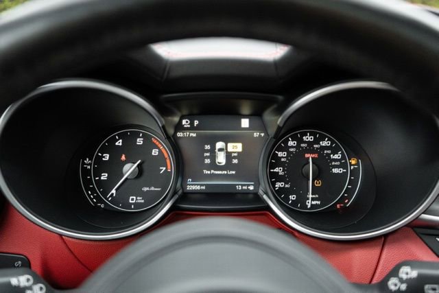 Used 2021 Alfa Romeo Stelvio Ti w/ Premium Package image 23