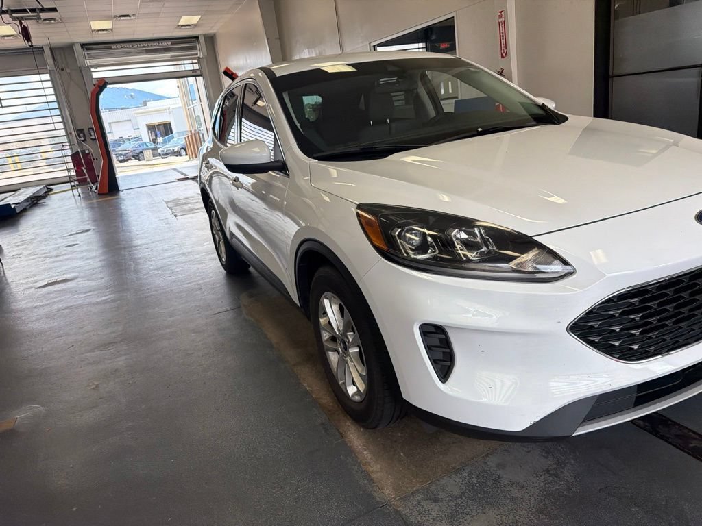 Used 2021 Ford Escape SE FWD image 1