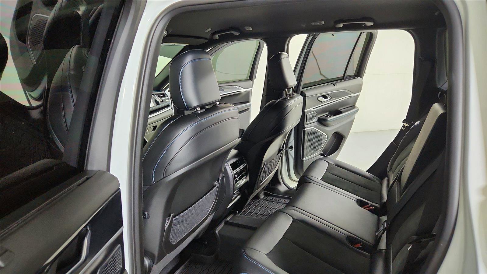 Used 2024 Jeep Grand Cherokee Trailhawk w/ Luxury Tech Group III image 26