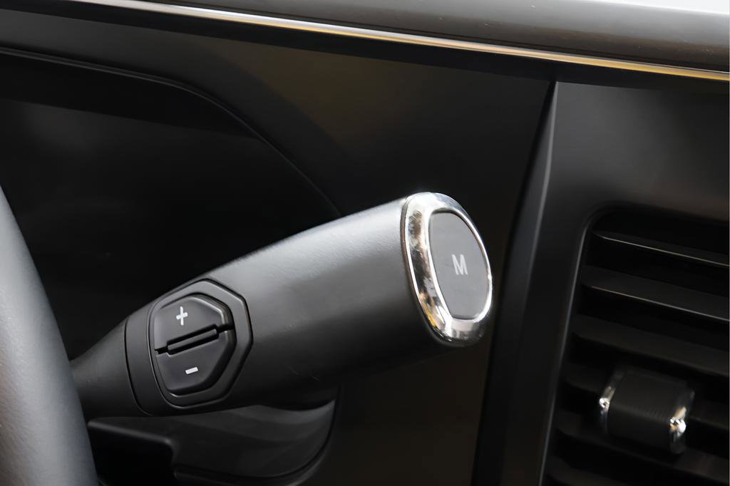 Used 2025 Ford F450 Platinum w/ FX4 Off-Road Package AWD/4WD image 19