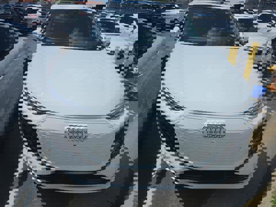 Used 2025 Audi Q6 e-tron Premium Plus w/ Premium Plus image 2