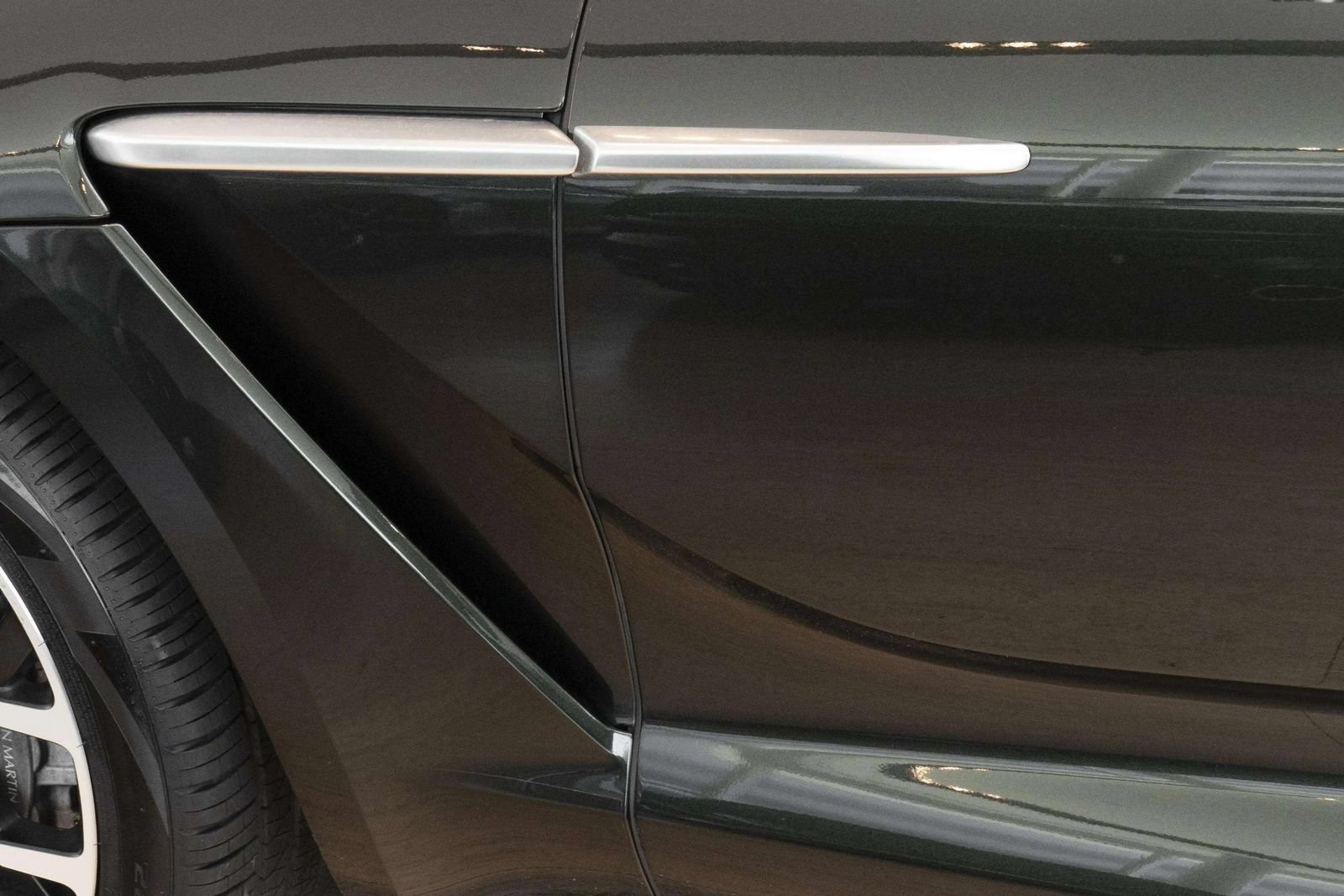 Used 2024 Aston Martin DBX AWD/4WD image 63