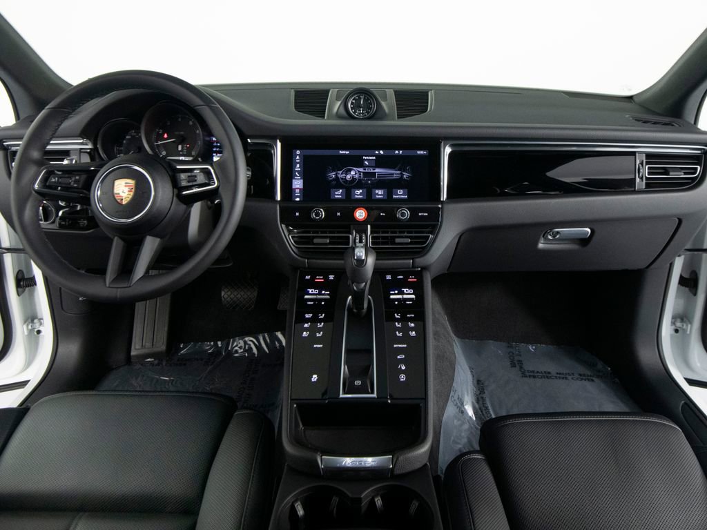 Certified 2025 Porsche Macan image 32