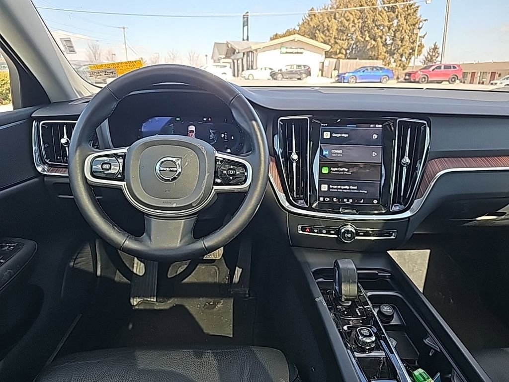 Used 2025 Volvo V60 B5 Cross Country Plus image 2