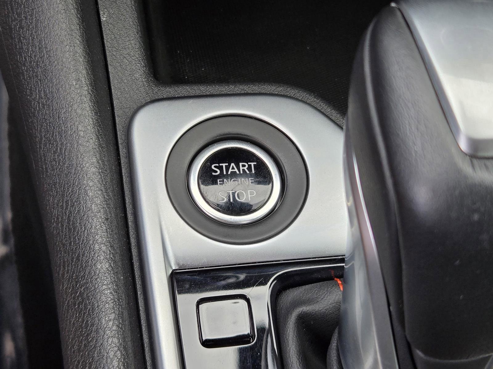 Used 2025 Nissan Sentra SR FWD image 12
