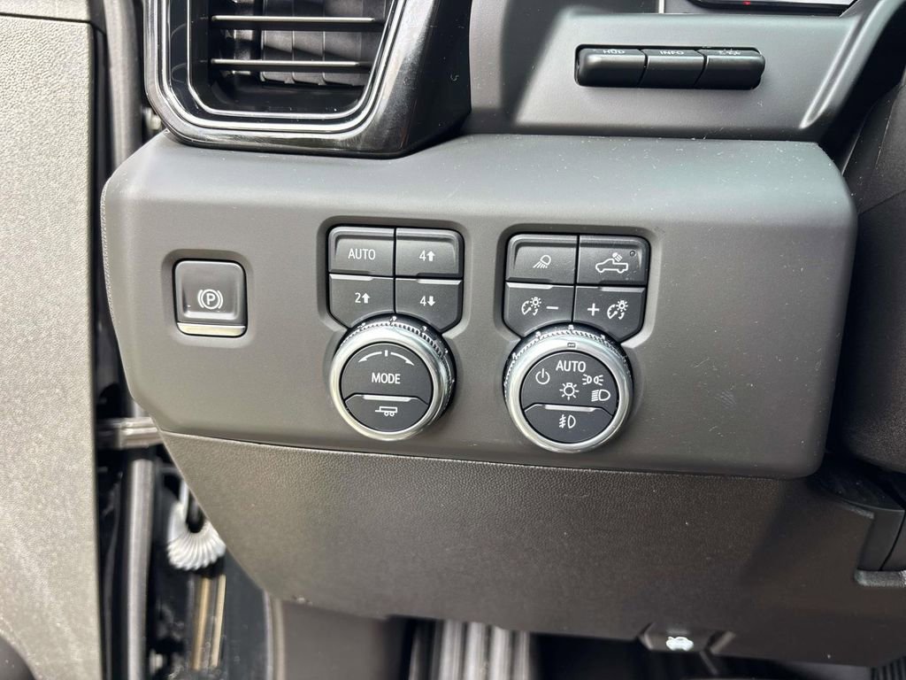 Used 2025 GMC Sierra 2500 AT4 w/ AT4 Premium Plus Package image 18