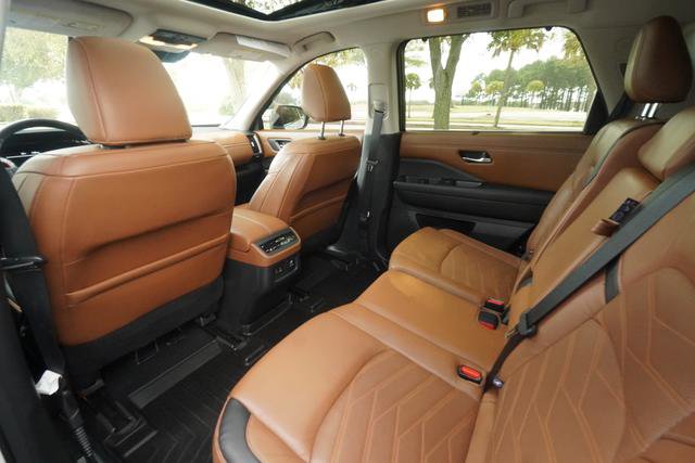 Used 2022 Nissan Pathfinder Platinum w/ Cargo Package image 29