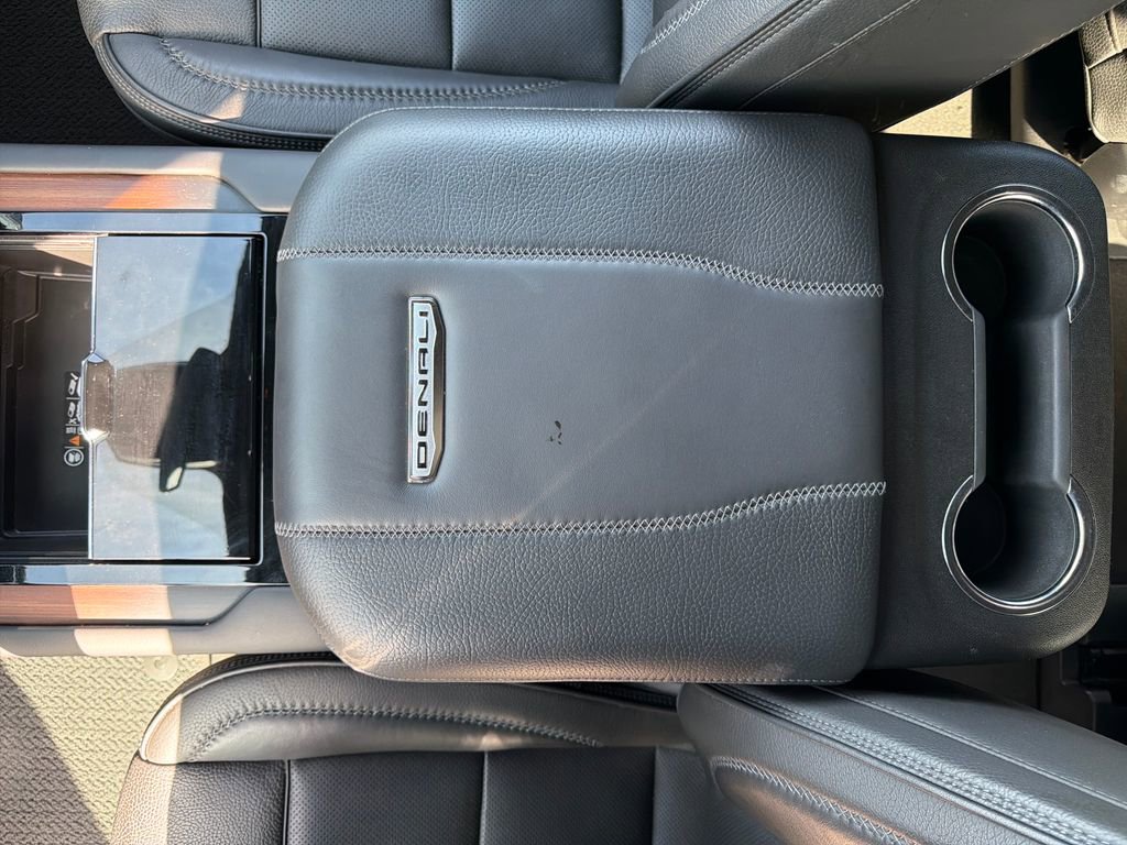 Used 2025 GMC Yukon XL Denali image 29