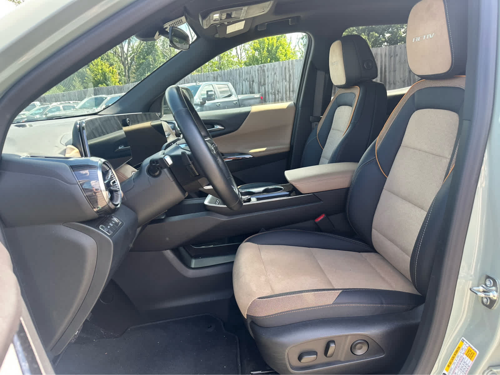 Used 2025 Chevrolet Equinox ACTIV AWD/4WD image 9