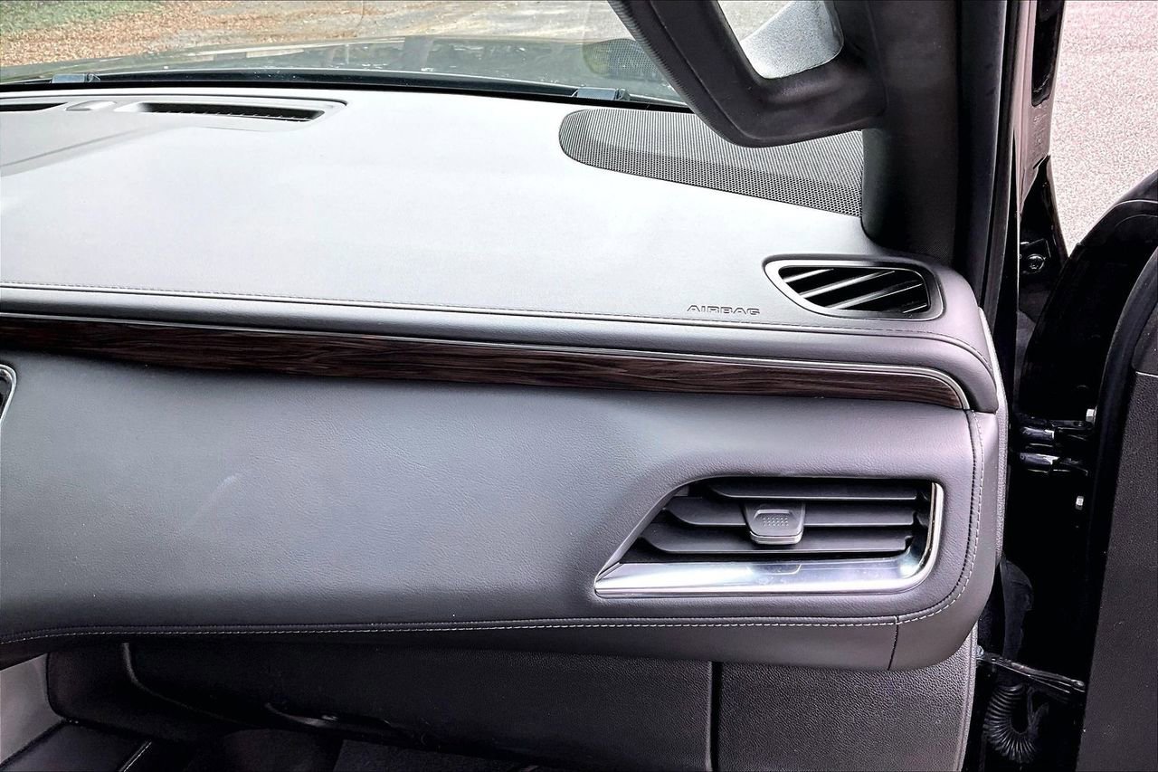 Used 2022 Chevrolet Tahoe Z71 w/ Luxury Package image 22