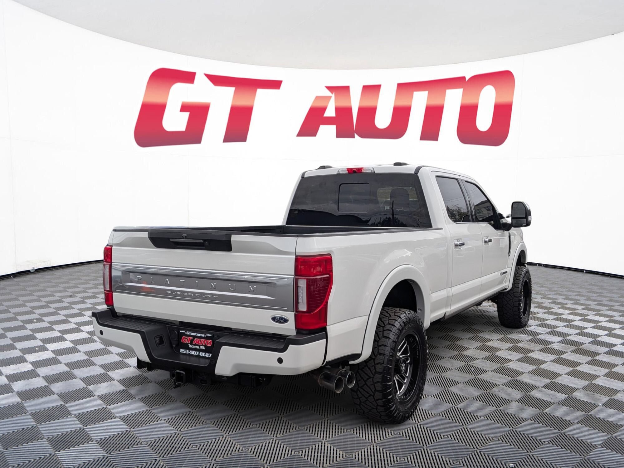 Used 2022 Ford F250 Platinum w/ FX4 Off-Road Package AWD/4WD image 5