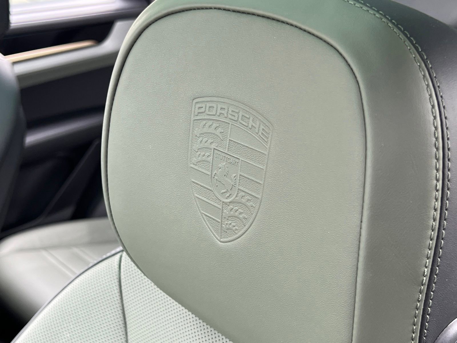 Certified 2024 Porsche Cayenne AWD/4WD image 34