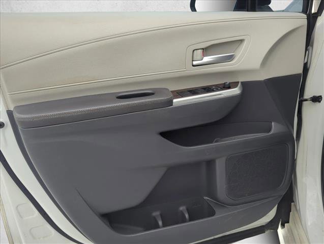 Used 2021 Toyota Sienna XLE FWD image 7