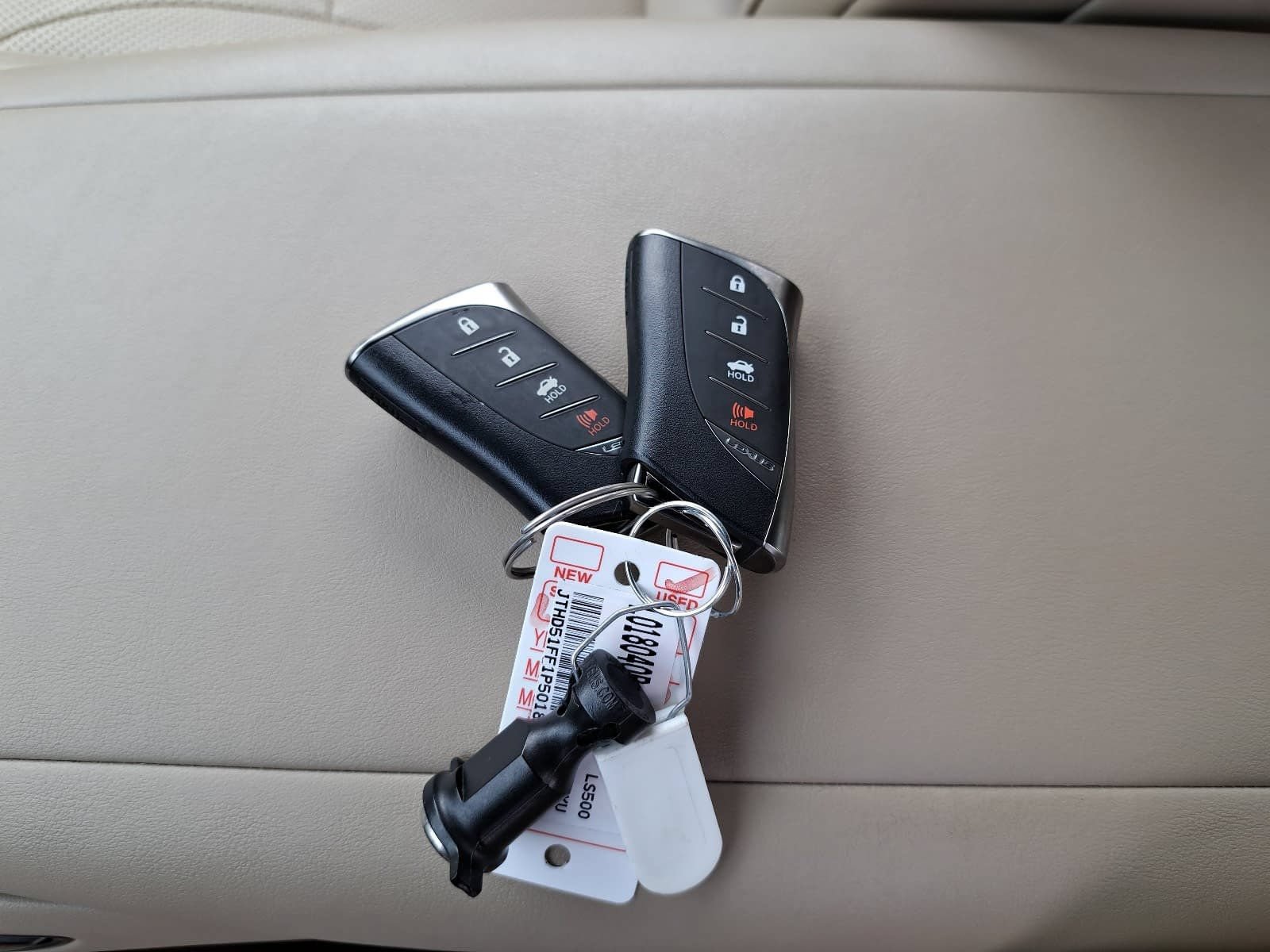 Used 2023 Lexus LS 500 w/ Accessory Package (Z1) RWD image 39