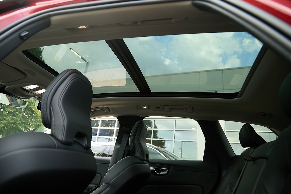 New 2025 Volvo XC60 B5 Core w/ Protection Package Premier image 20