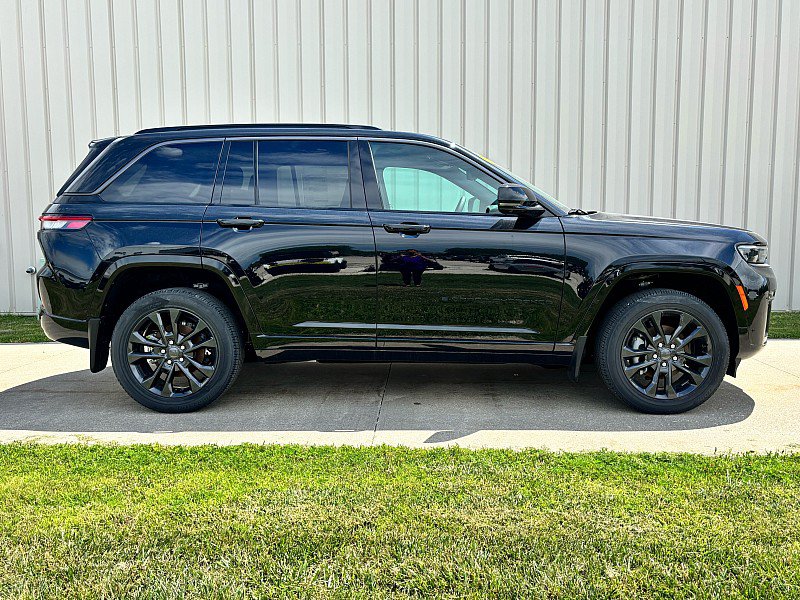 New 2026 Jeep Grand Cherokee Limited AWD/4WD image 3