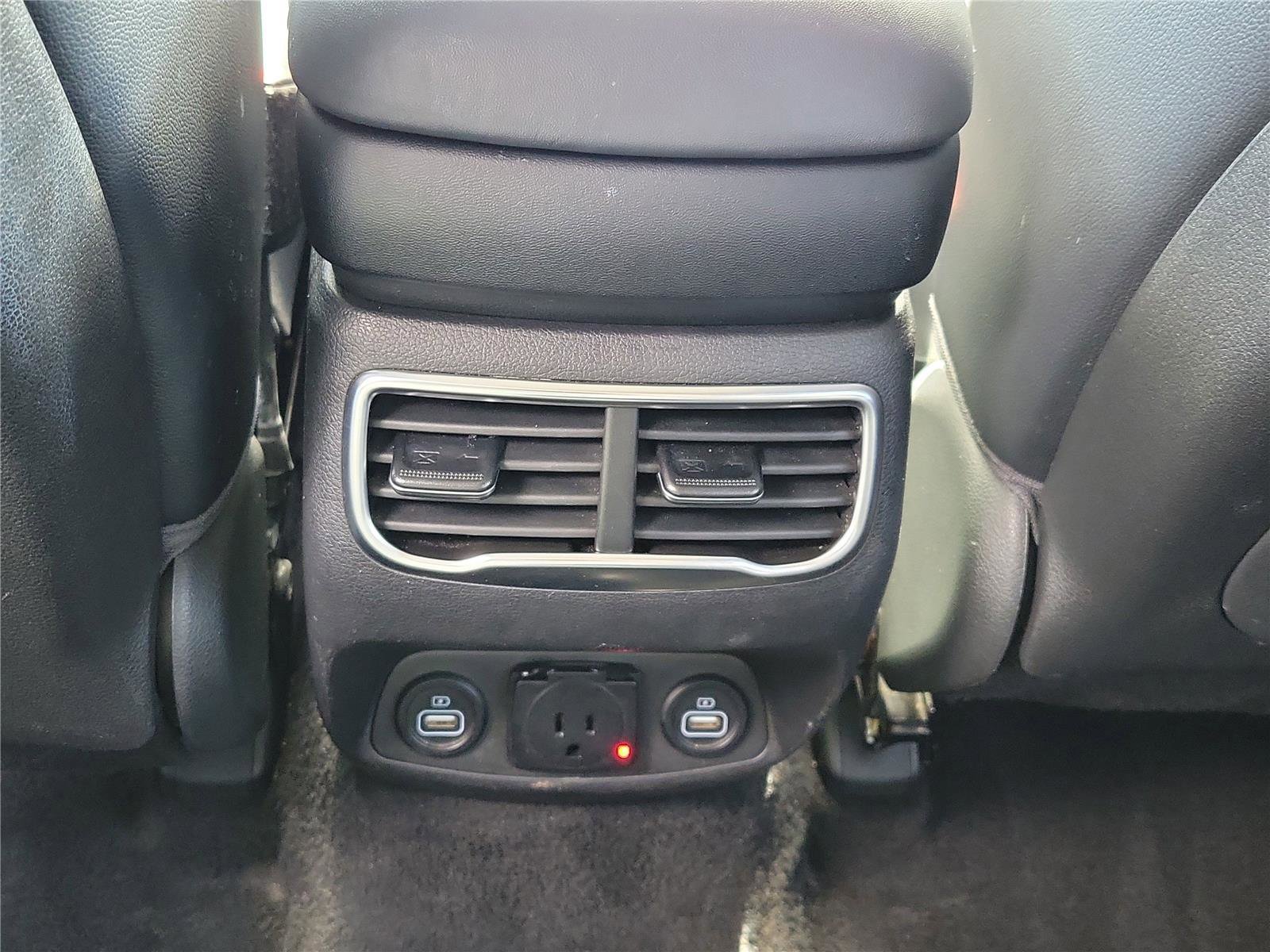 Used 2022 Hyundai Santa Fe Limited image 11