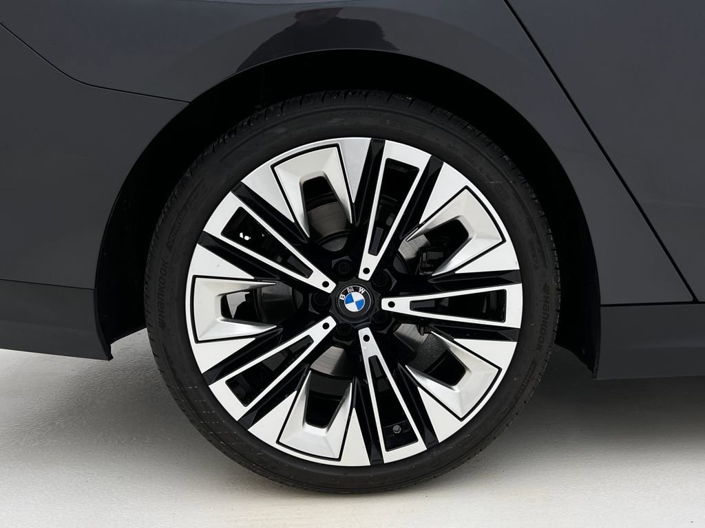 Certified 2026 BMW 530i xDrive w/ Premium Package image 28