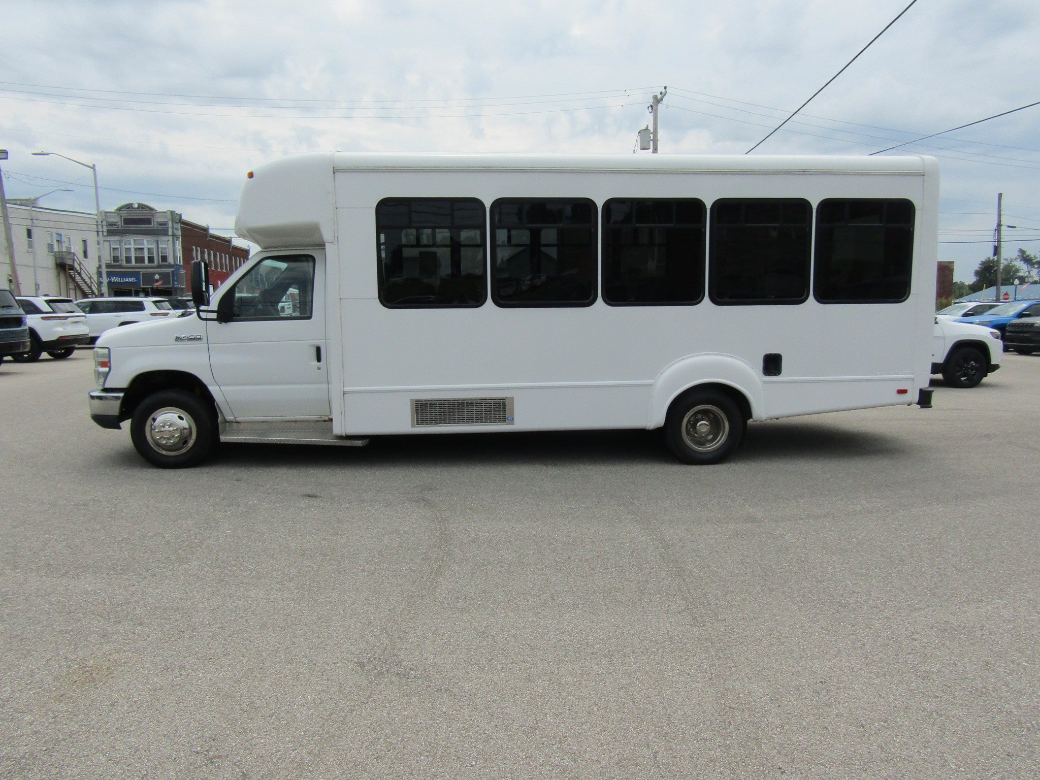 Used 2012 Ford E-450 and Econoline 450 Super Duty w/ Shuttle Bus Prep Pkg RWD image 6