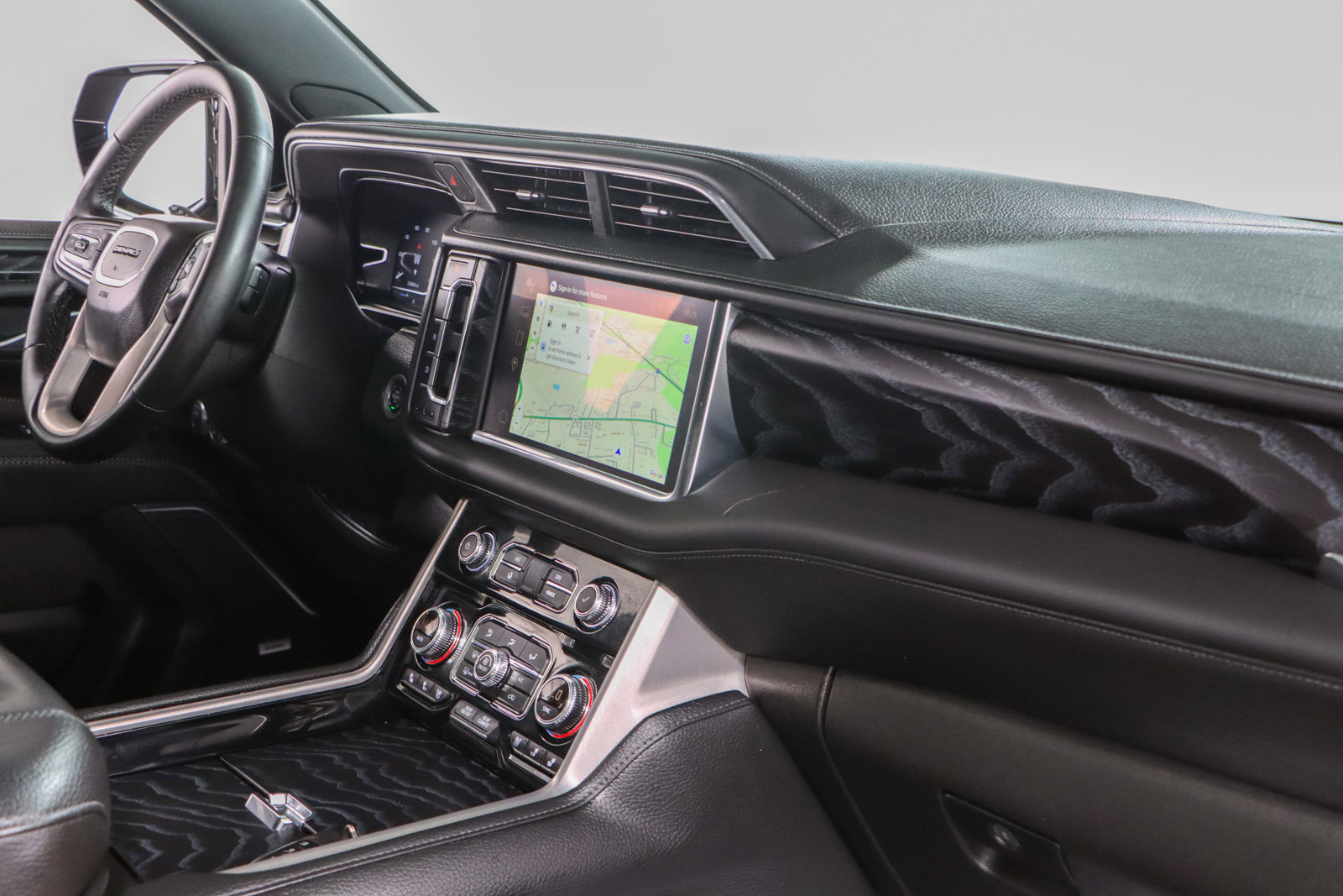 Used 2024 GMC Yukon XL Denali image 30