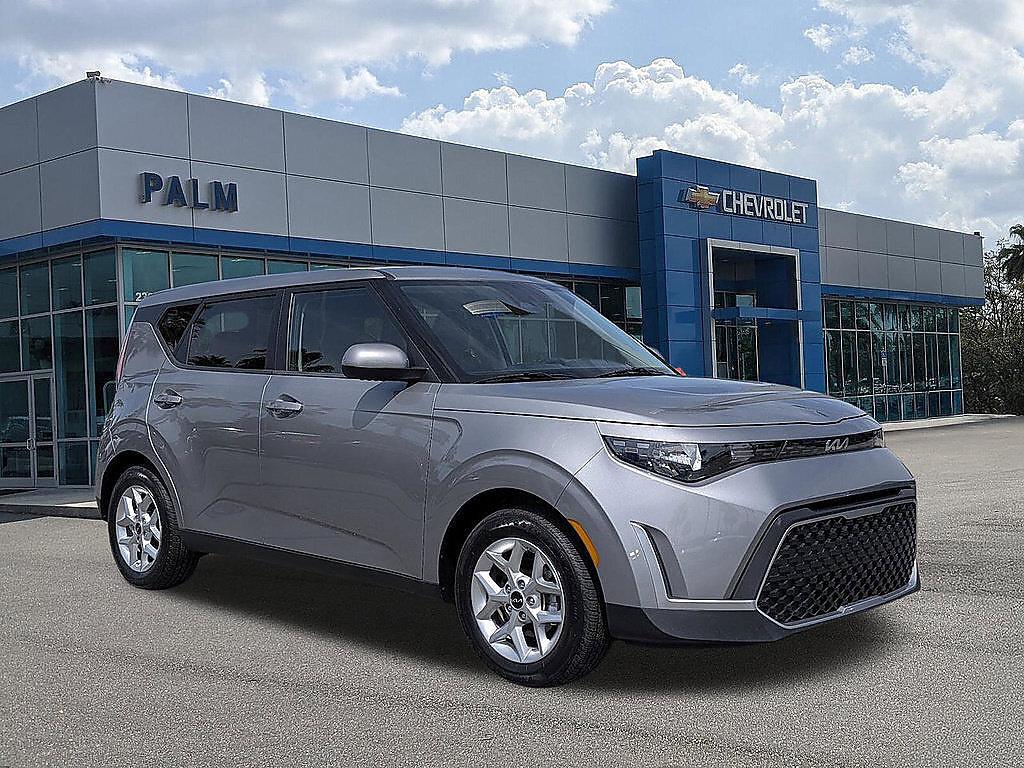 Used 2023 Kia Soul LX w/ LX Technology Package FWD image 1