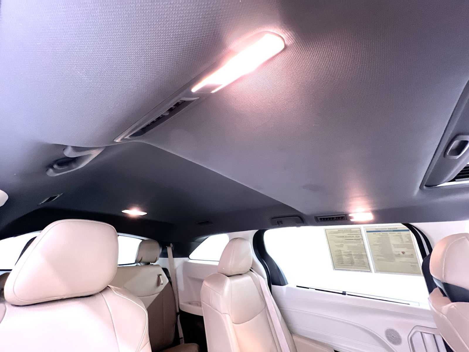 Used 2024 Toyota Sienna XLE FWD image 39