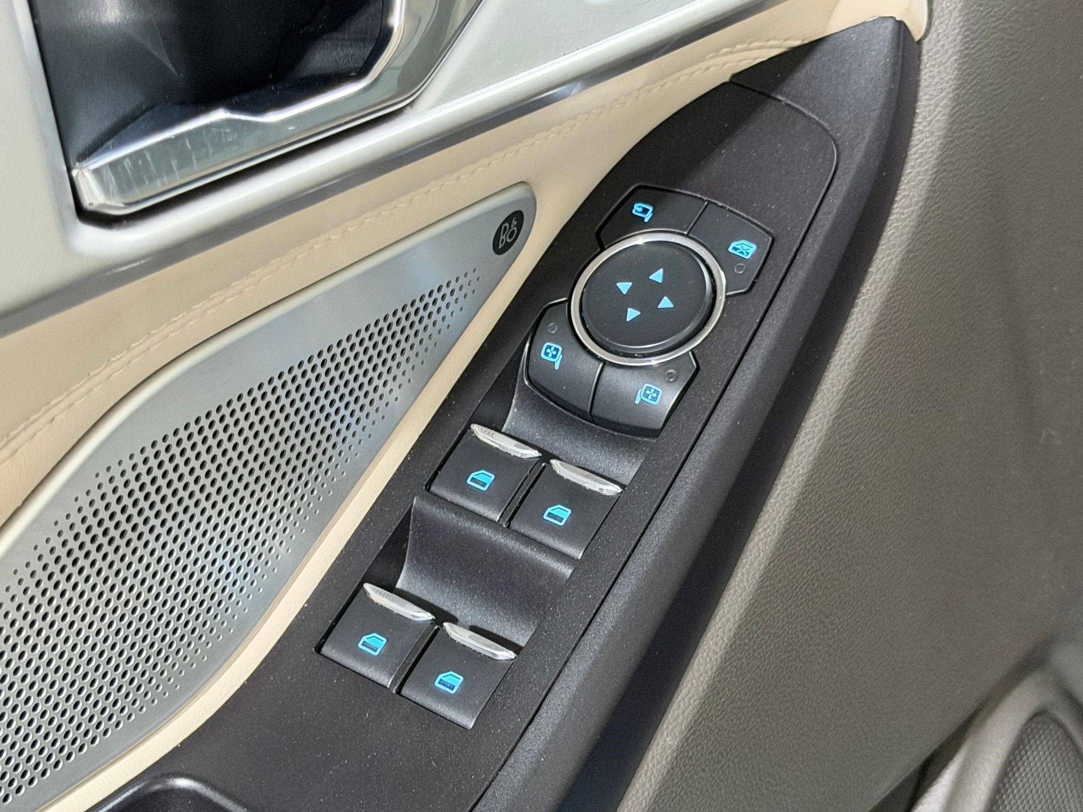 Used 2020 Ford Explorer Platinum w/ Premium Technology Package AWD/4WD image 23