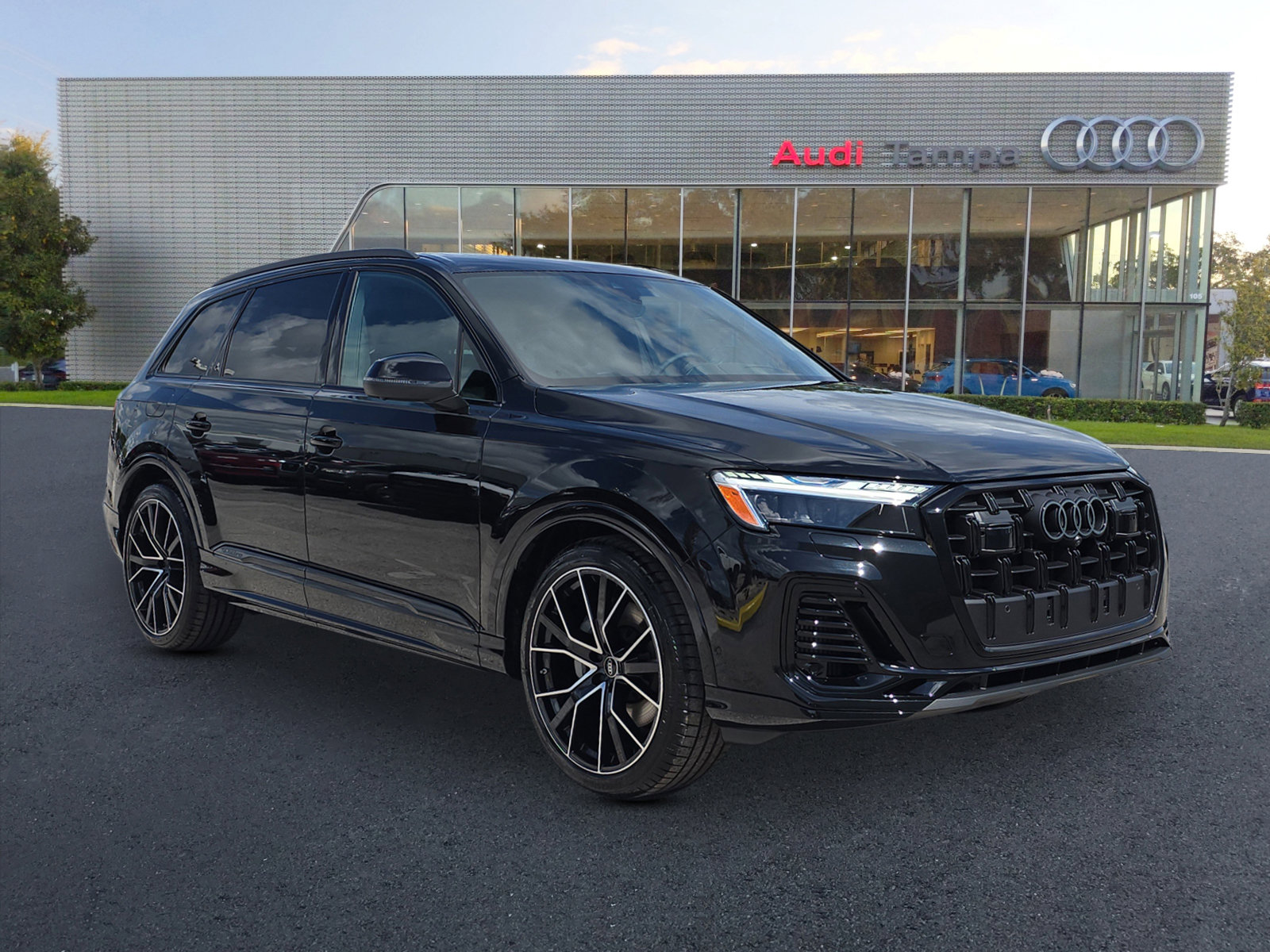 New 2025 Audi Q7 3.0T Prestige
