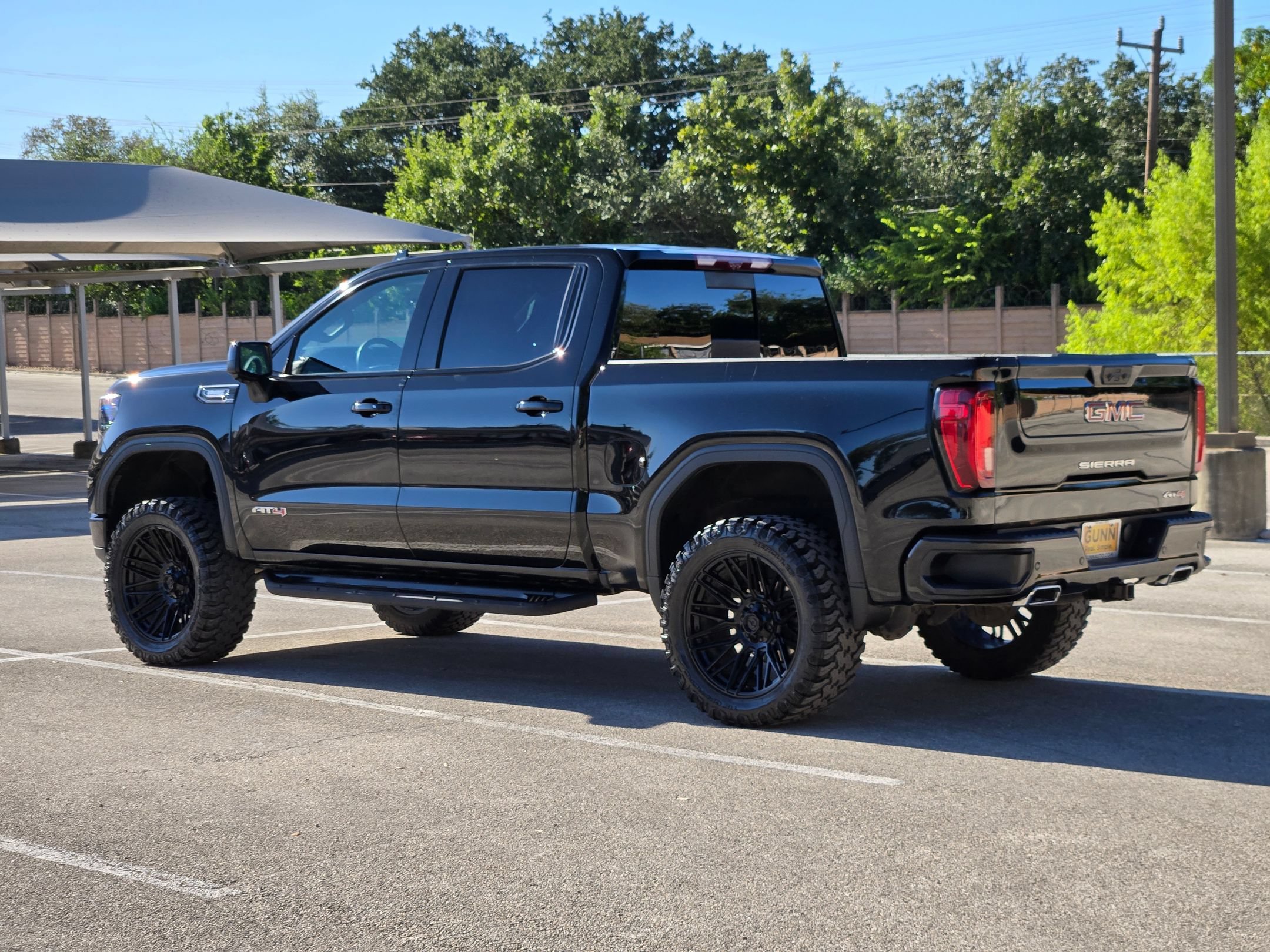 Used 2024 GMC Sierra 1500 AT4 w/ Technology Package AWD/4WD image 5