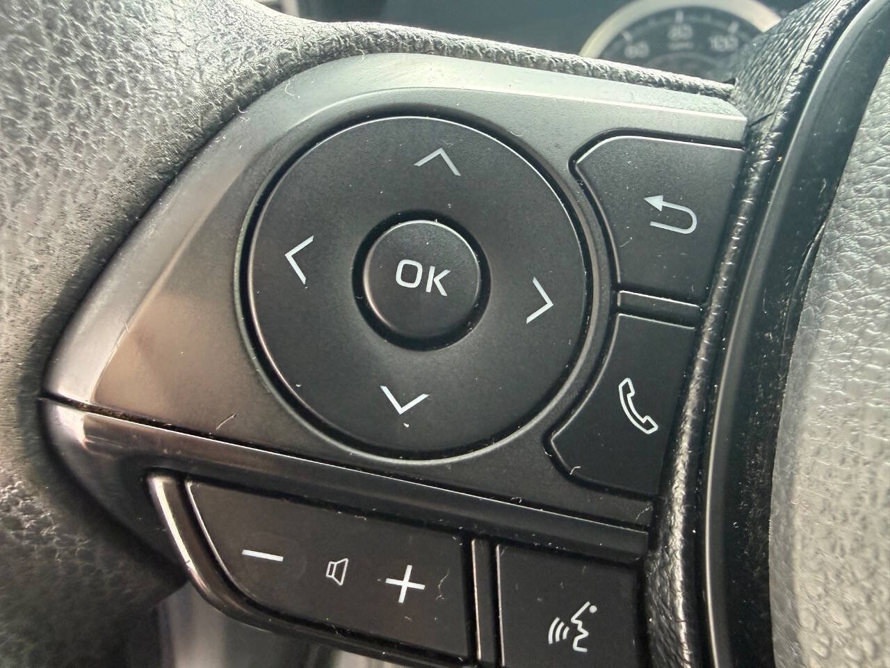 Used 2020 Toyota Corolla LE FWD image 21