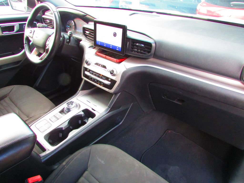 Used 2020 Ford Explorer XLT image 16