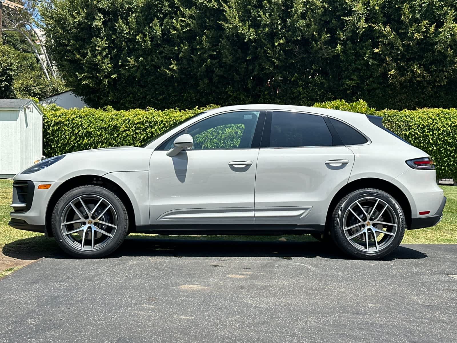 New 2026 Porsche Macan AWD/4WD image 2