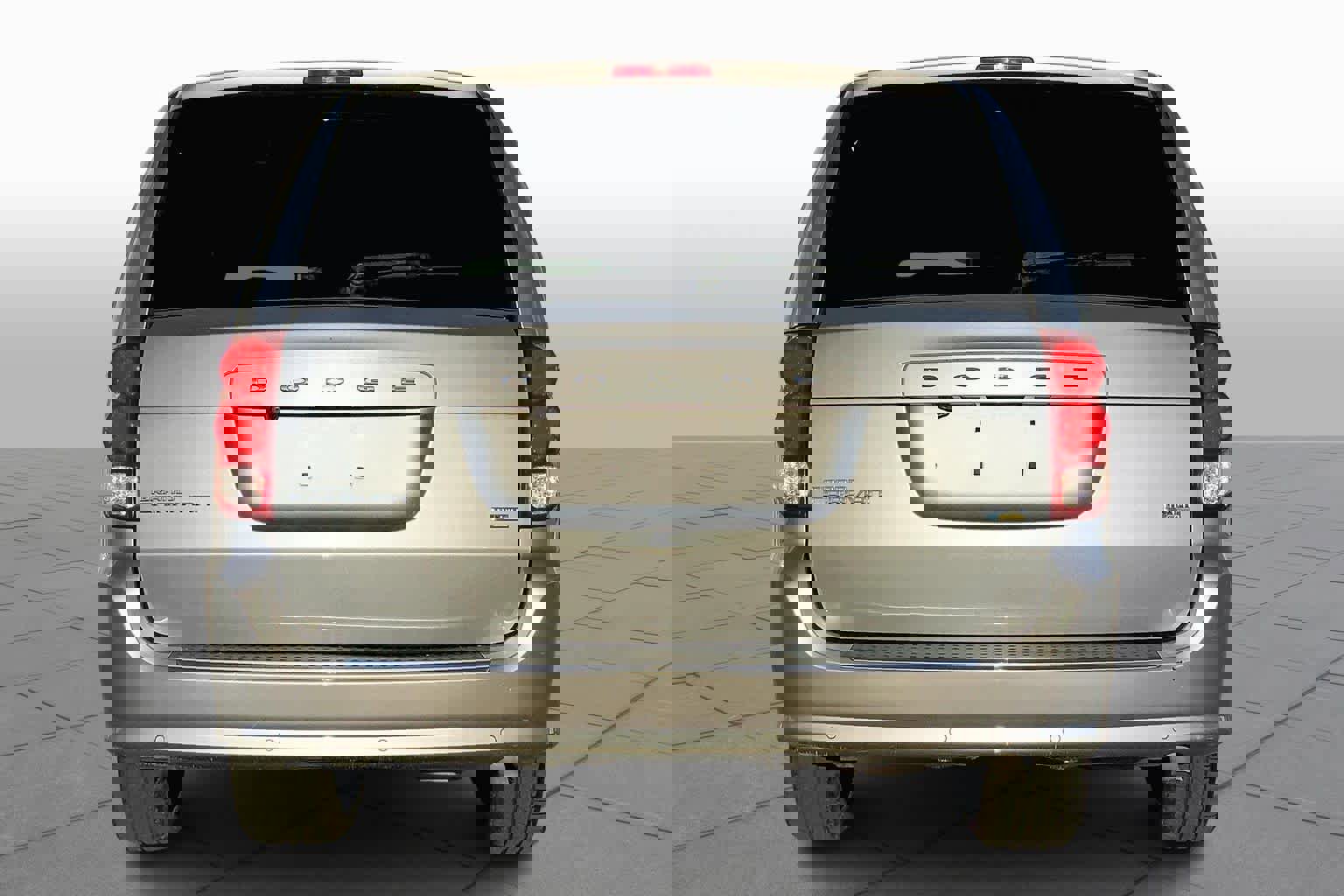 Used 2019 Dodge Grand Caravan SE w/ UConnect Hands-Free Group image 4