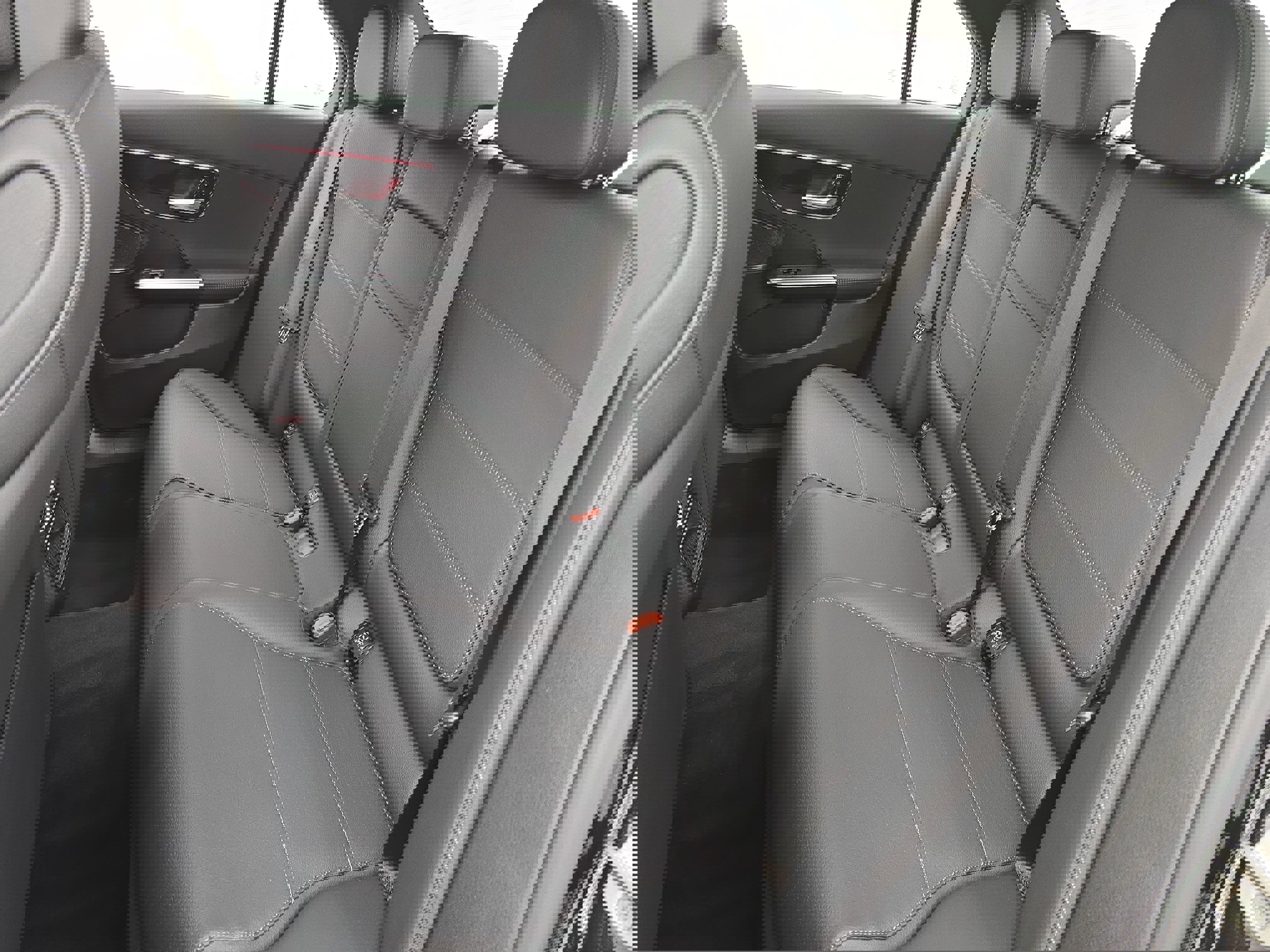 Used 2025 Mercedes-Benz C 300 Sedan image 14