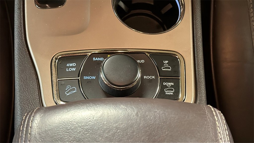 Used 2014 Jeep Grand Cherokee Summit image 24