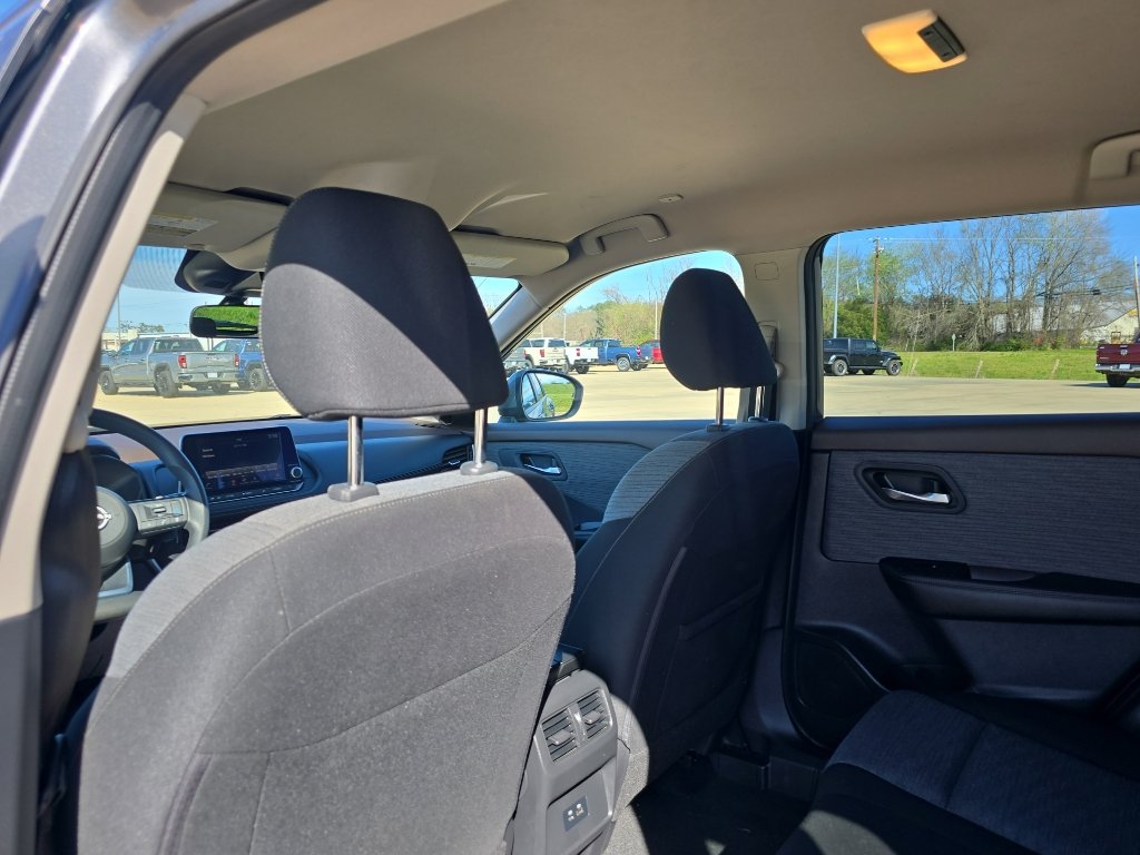 Used 2023 Nissan Rogue SV FWD image 10