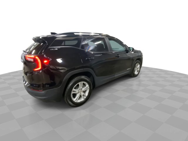 Used 2024 GMC Terrain SLE w/ Driver Convenience Package FWD image 2