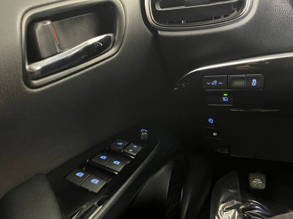 Used 2017 Toyota Prius Prime Premium image 25