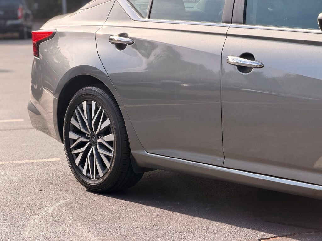 Used 2024 Nissan Altima 2.5 SV FWD image 9