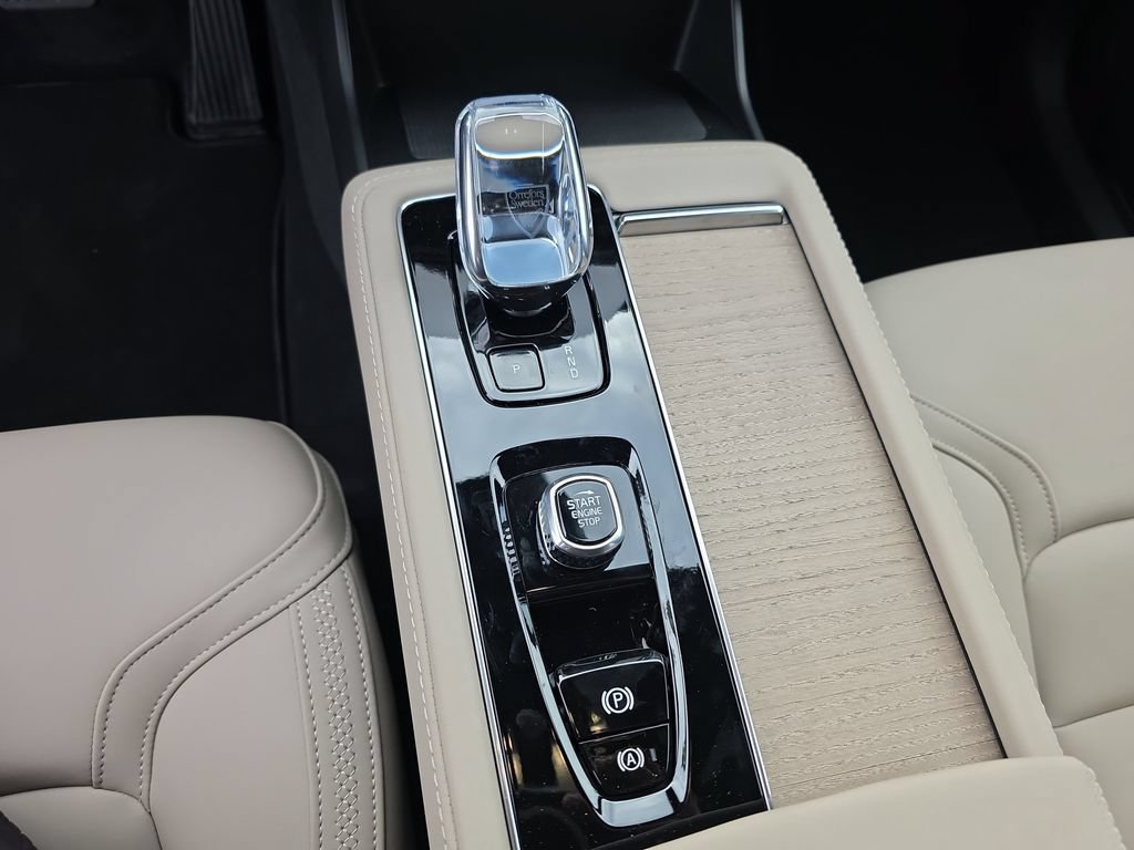Used 2026 Volvo XC90 B6 Plus w/ Protection Package Premier AWD/4WD image 17