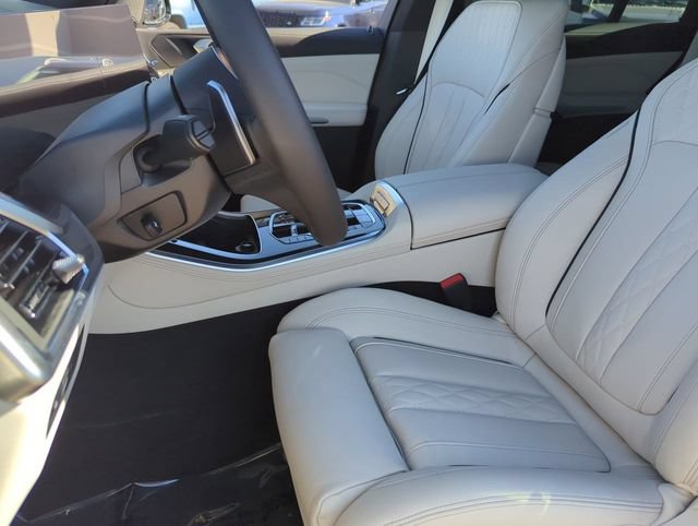Used 2026 BMW X5 xDrive40i w/ M Sport Package AWD/4WD image 17