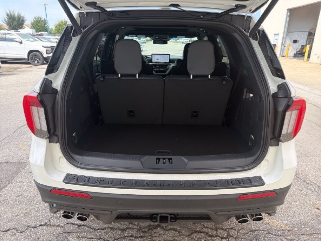 New 2026 Ford Explorer ST w/ Sun And Sound Package AWD/4WD image 8