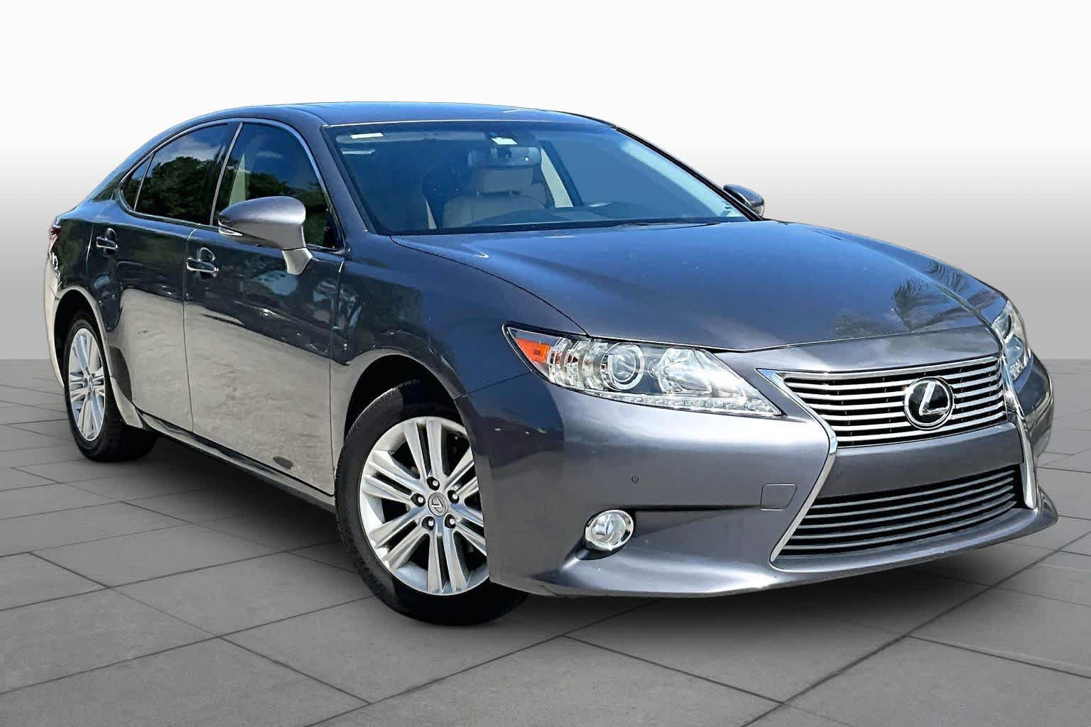 Used 2015 Lexus ES 350 w/ Premium Package FWD image 3