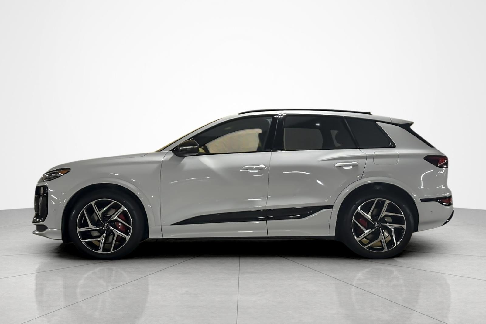 New 2027 Audi SQ6 e-tron Premium Plus AWD/4WD image 3