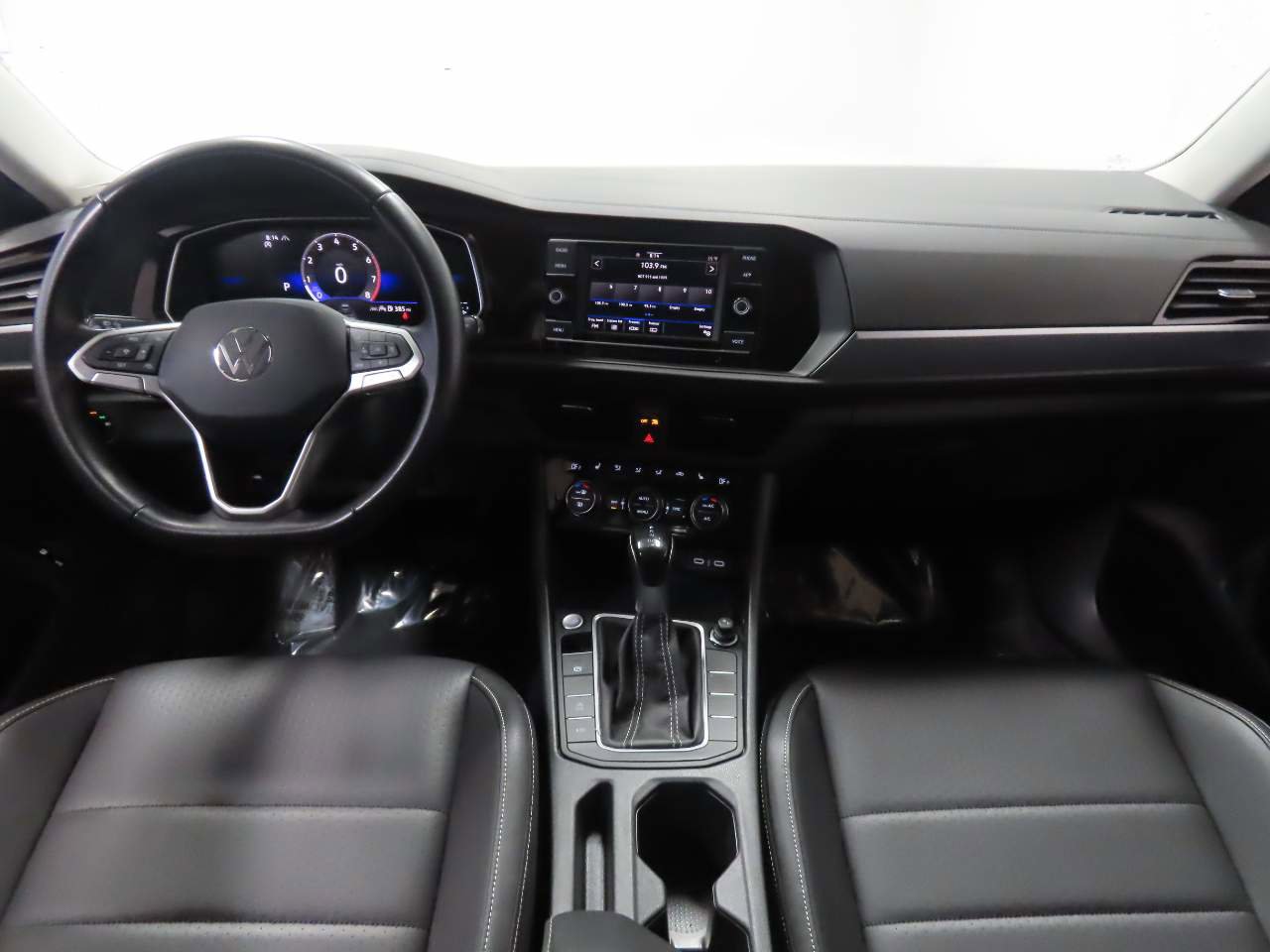 Certified 2024 Volkswagen Jetta SE image 16