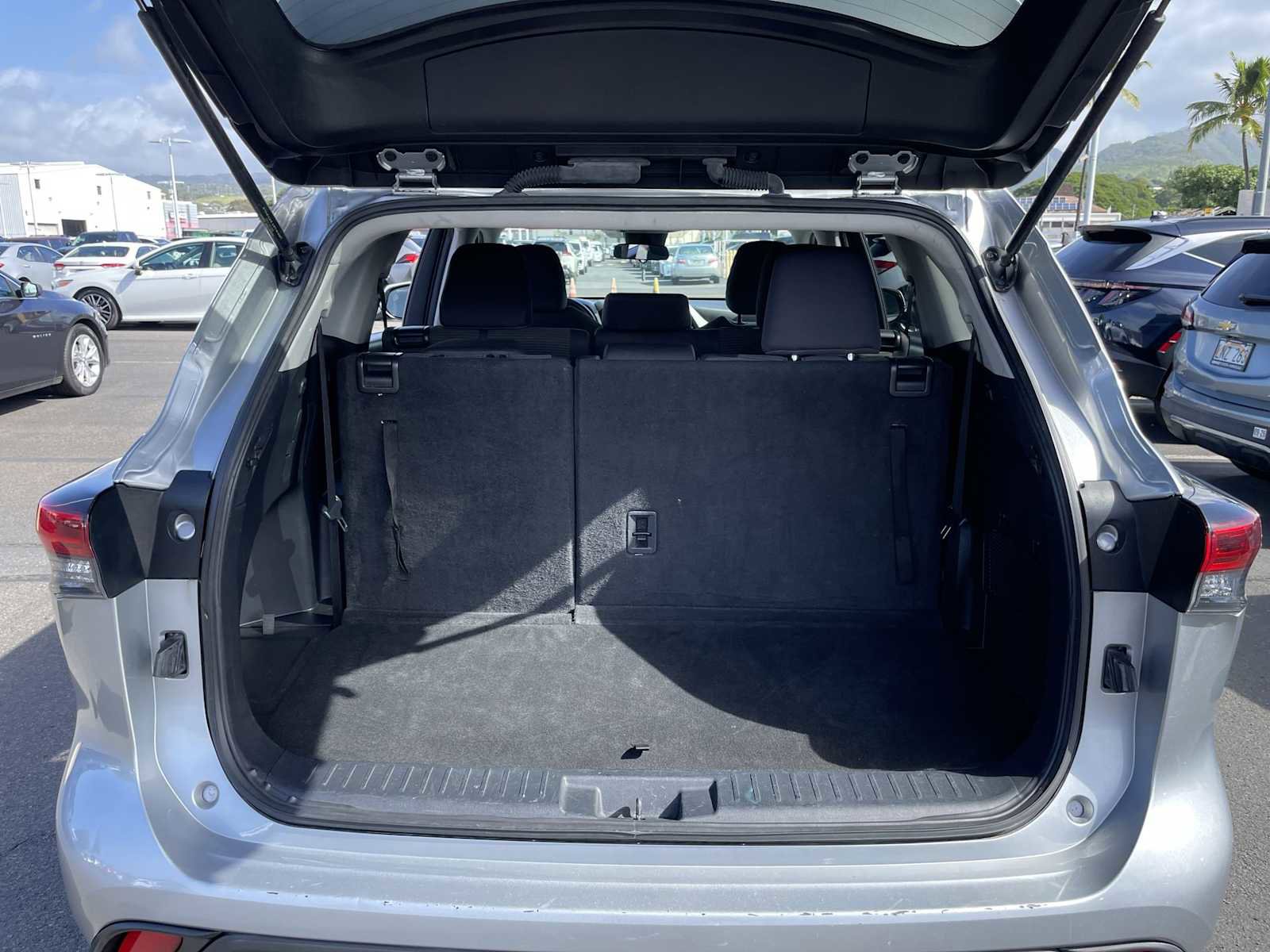 Used 2023 Toyota Highlander L image 19